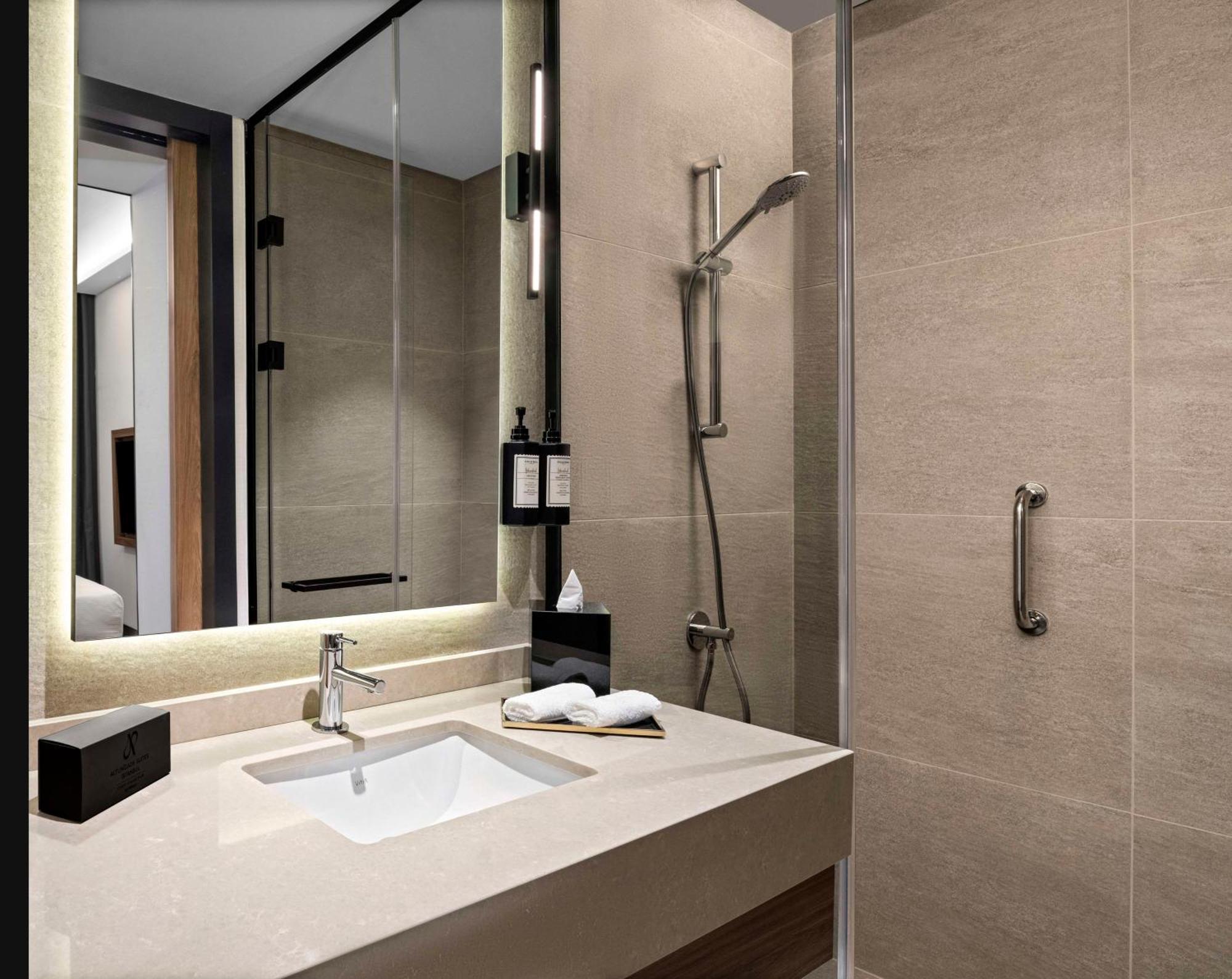 Altunizade Suites Istanbul, Curio Collection By Hilton Kültér fotó